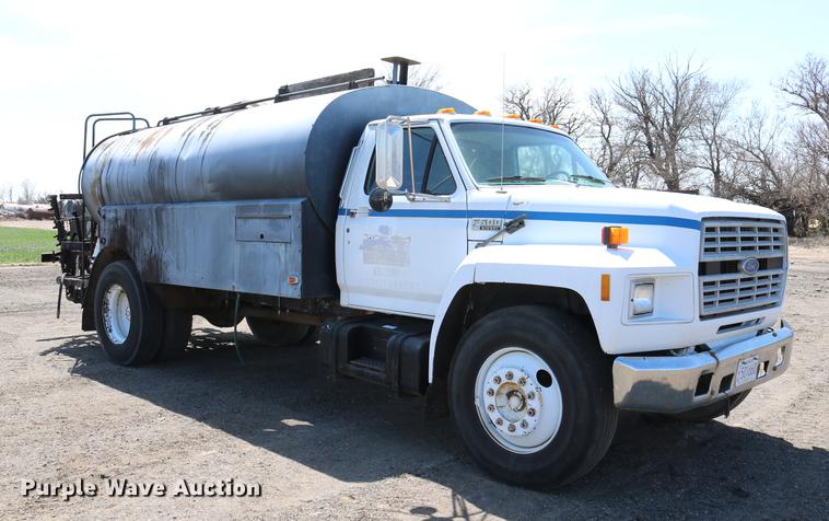 image for item DC7591 1994 Ford F600 oil distribution truck
