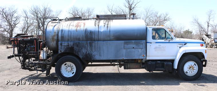 image for item DC7591 1994 Ford F600 oil distribution truck