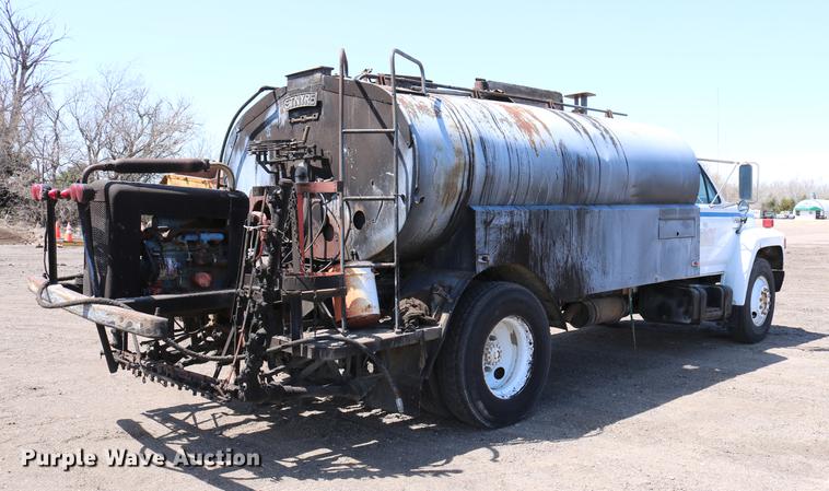 image for item DC7591 1994 Ford F600 oil distribution truck