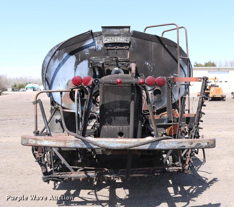 image for item DC7591 1994 Ford F600 oil distribution truck