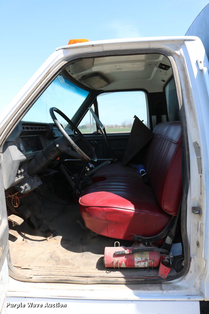 image for item DC7591 1994 Ford F600 oil distribution truck