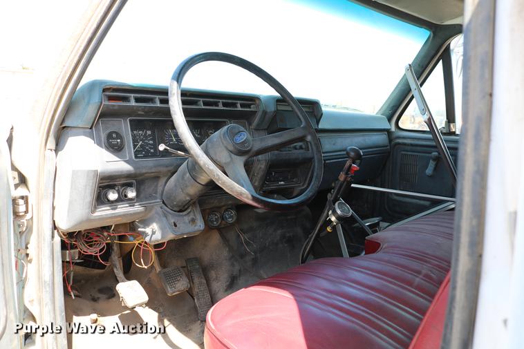 image for item DC7591 1994 Ford F600 oil distribution truck