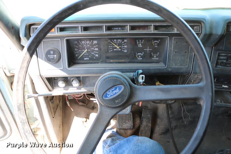 image for item DC7591 1994 Ford F600 oil distribution truck