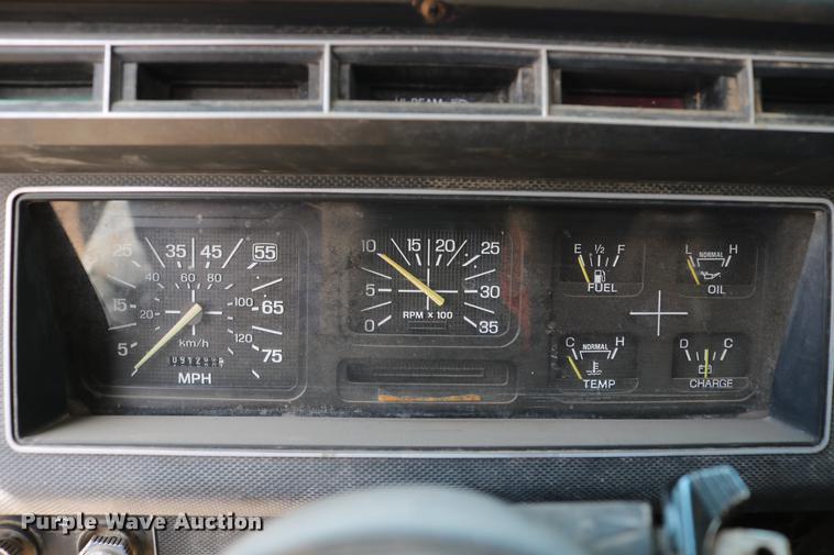 image for item DC7591 1994 Ford F600 oil distribution truck