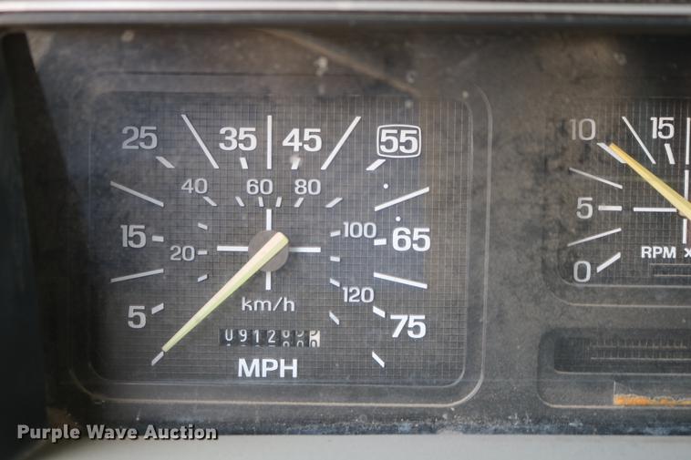 image for item DC7591 1994 Ford F600 oil distribution truck