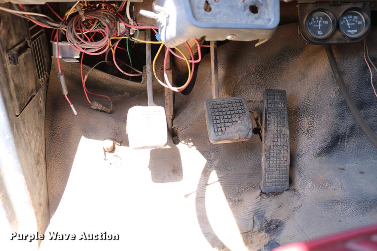 image for item DC7591 1994 Ford F600 oil distribution truck