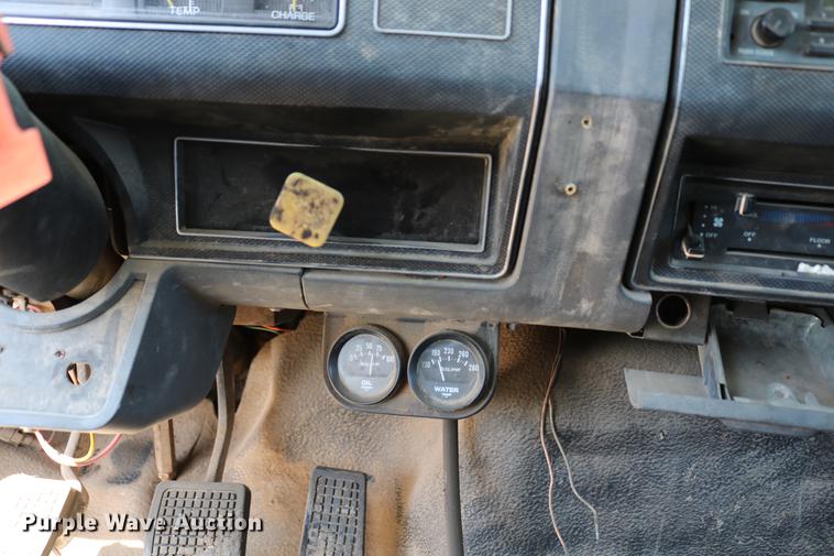 image for item DC7591 1994 Ford F600 oil distribution truck