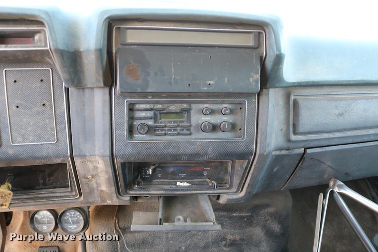 image for item DC7591 1994 Ford F600 oil distribution truck