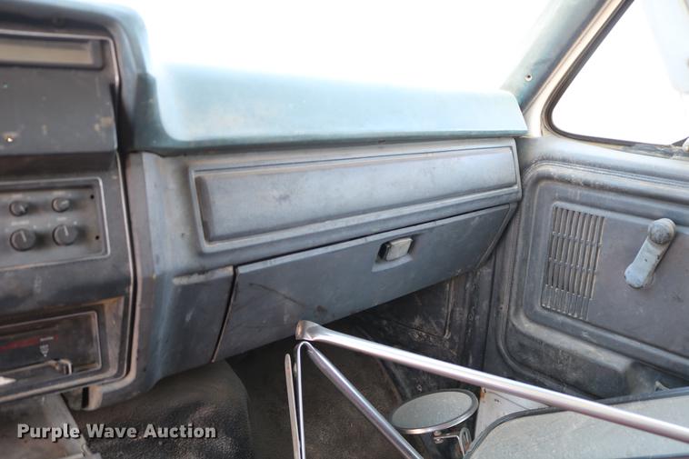 image for item DC7591 1994 Ford F600 oil distribution truck