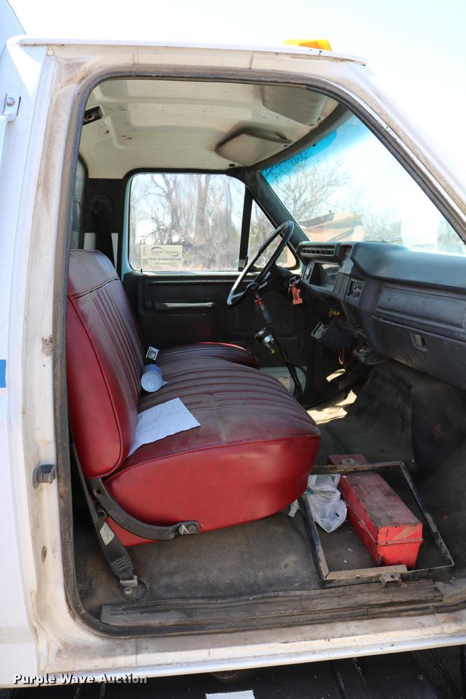 image for item DC7591 1994 Ford F600 oil distribution truck