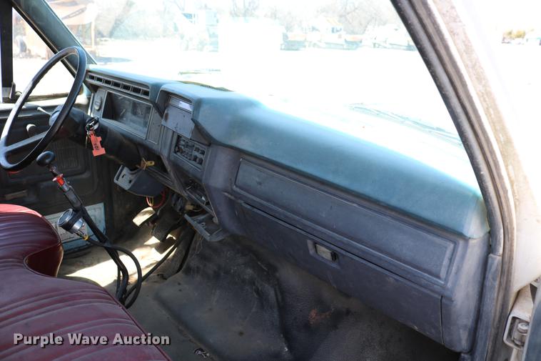 image for item DC7591 1994 Ford F600 oil distribution truck