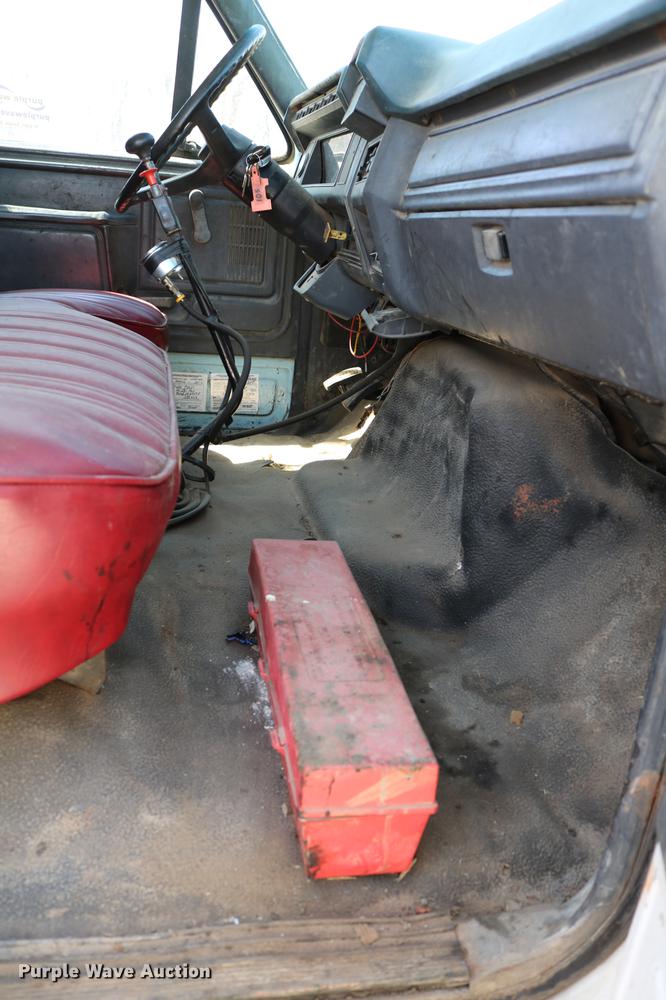 image for item DC7591 1994 Ford F600 oil distribution truck