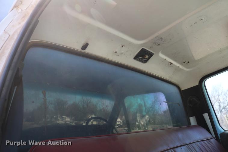 image for item DC7591 1994 Ford F600 oil distribution truck