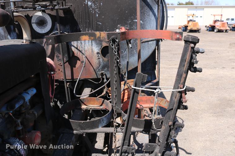 image for item DC7591 1994 Ford F600 oil distribution truck