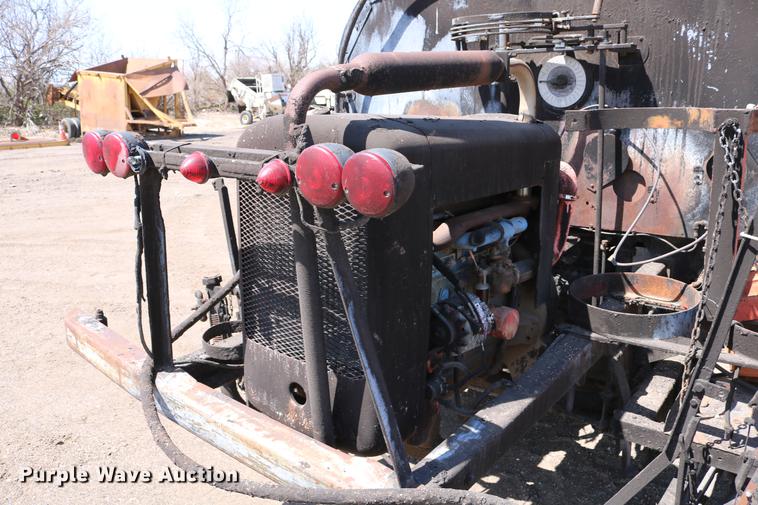 image for item DC7591 1994 Ford F600 oil distribution truck