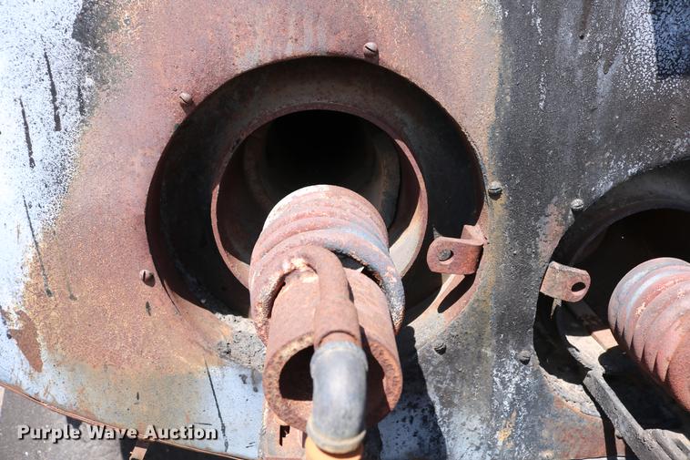 image for item DC7591 1994 Ford F600 oil distribution truck