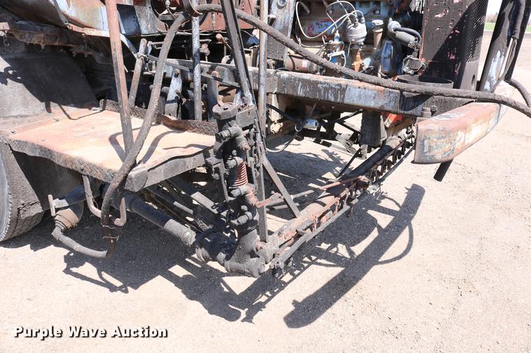 image for item DC7591 1994 Ford F600 oil distribution truck