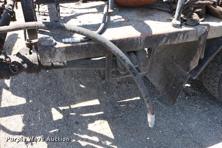 image for item DC7591 1994 Ford F600 oil distribution truck