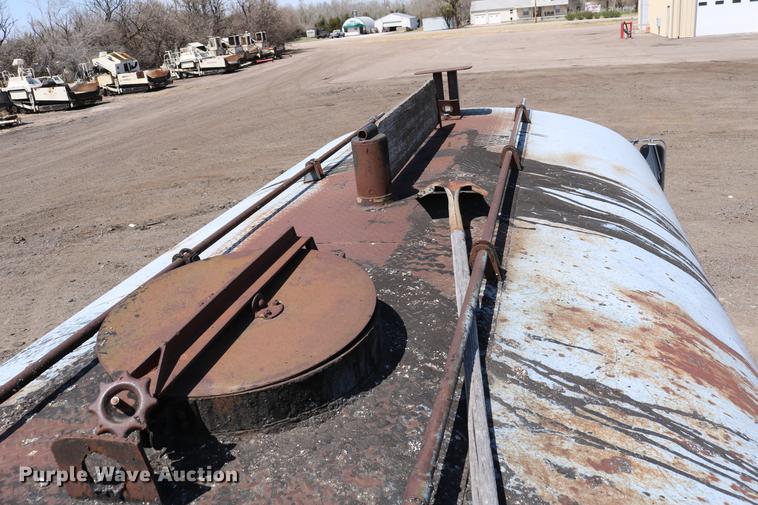 image for item DC7591 1994 Ford F600 oil distribution truck