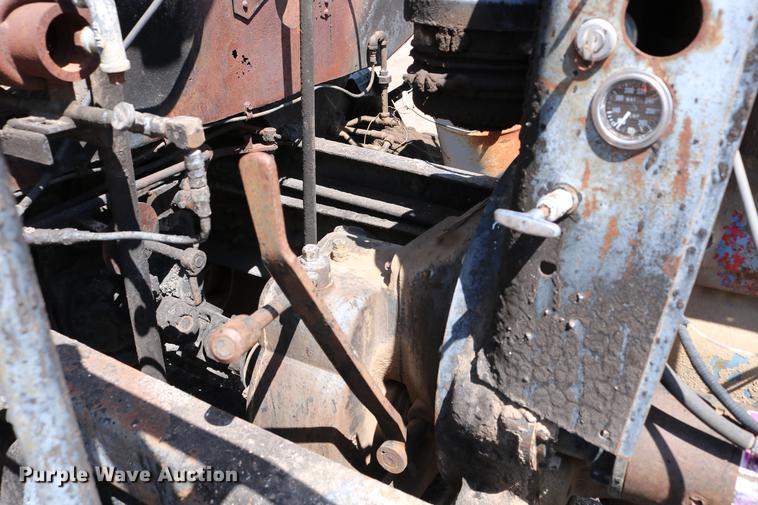 image for item DC7591 1994 Ford F600 oil distribution truck