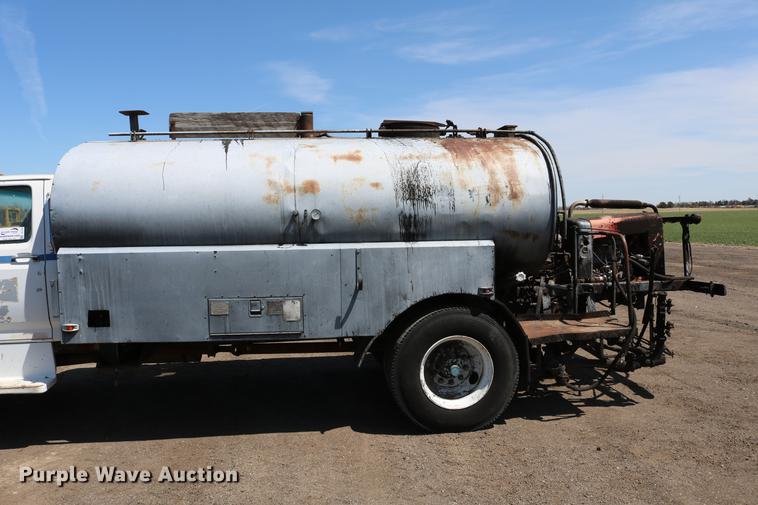 image for item DC7591 1994 Ford F600 oil distribution truck