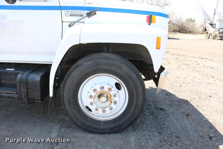 image for item DC7591 1994 Ford F600 oil distribution truck