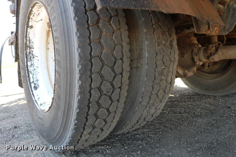 image for item DC7591 1994 Ford F600 oil distribution truck