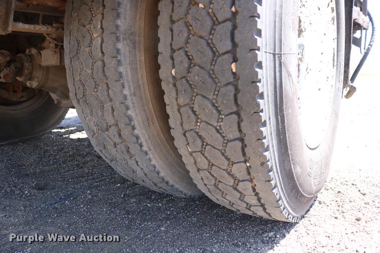 image for item DC7591 1994 Ford F600 oil distribution truck