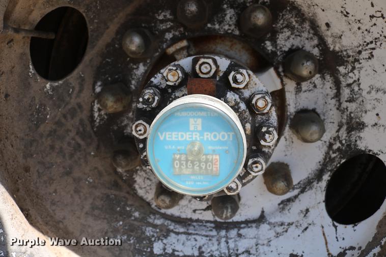 image for item DC7591 1994 Ford F600 oil distribution truck