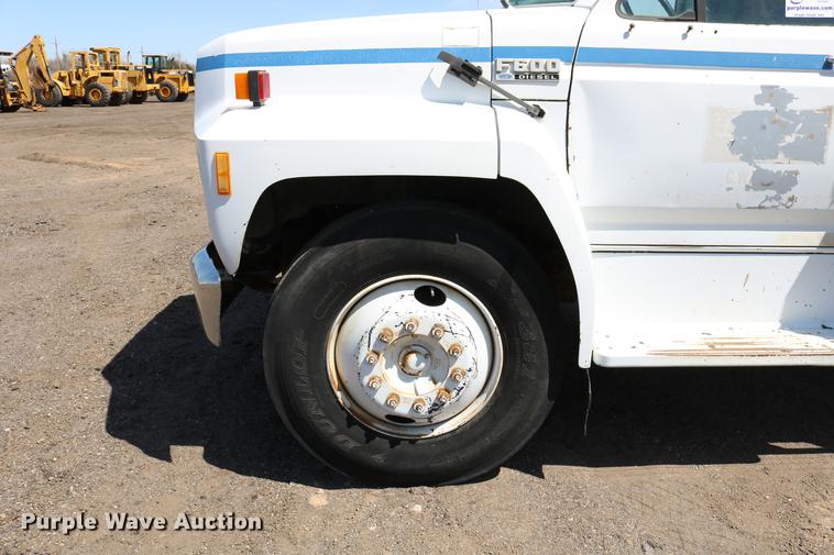 image for item DC7591 1994 Ford F600 oil distribution truck