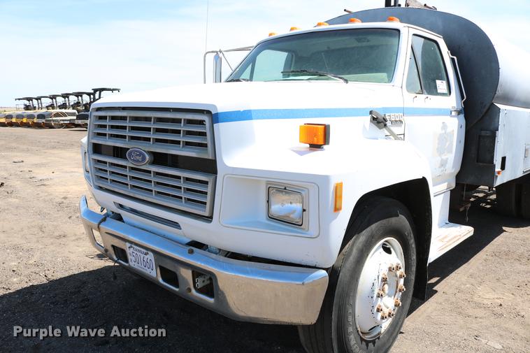 image for item DC7591 1994 Ford F600 oil distribution truck