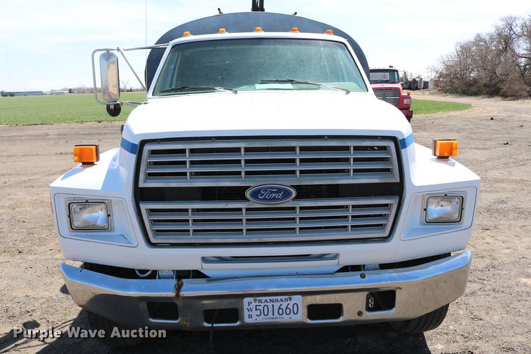 image for item DC7591 1994 Ford F600 oil distribution truck