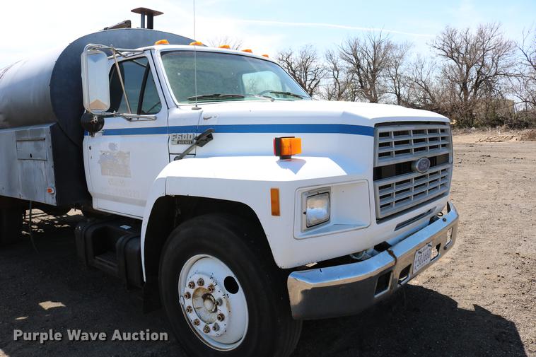 image for item DC7591 1994 Ford F600 oil distribution truck
