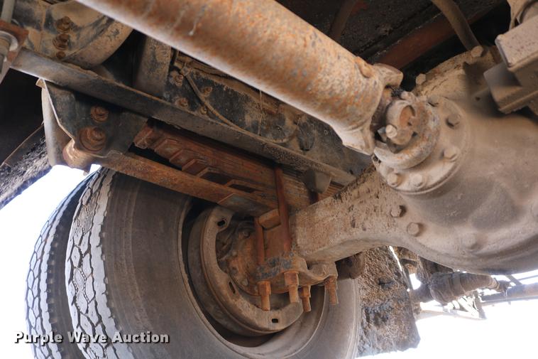 image for item DC7591 1994 Ford F600 oil distribution truck