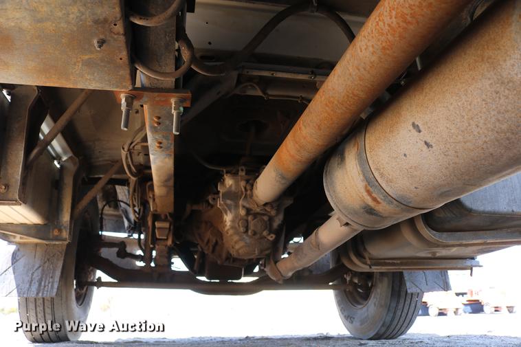 image for item DC7591 1994 Ford F600 oil distribution truck