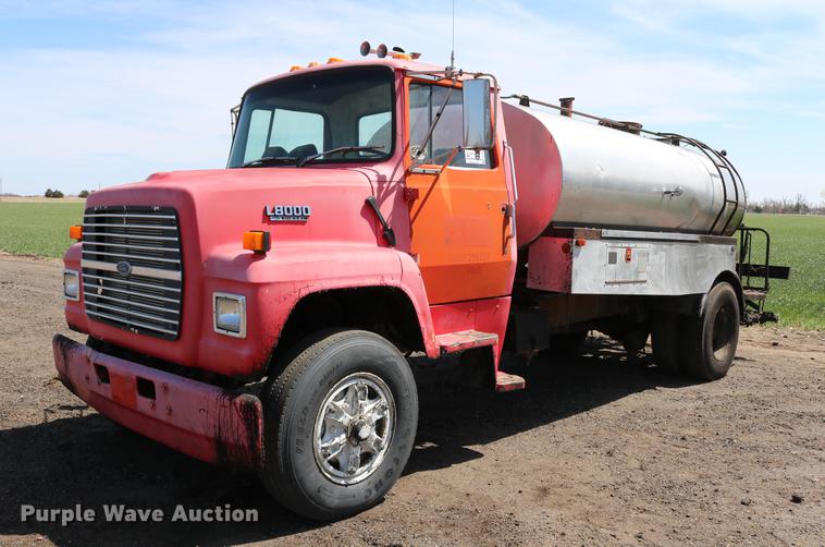 image for item DC7592 1989 Ford LN8000 oil distribution truck