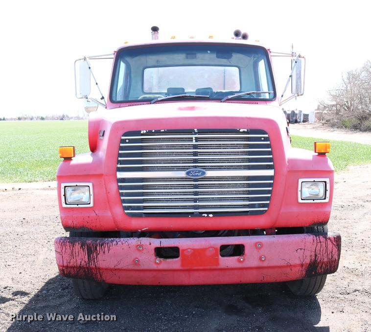 image for item DC7592 1989 Ford LN8000 oil distribution truck