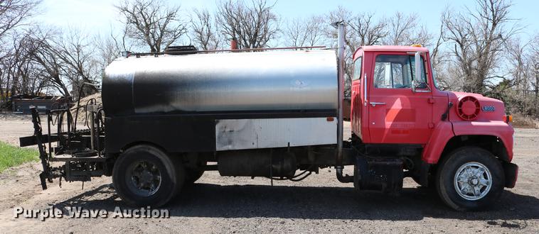image for item DC7592 1989 Ford LN8000 oil distribution truck