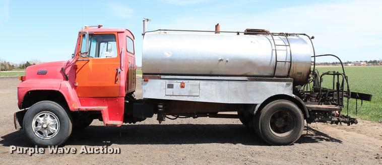 image for item DC7592 1989 Ford LN8000 oil distribution truck