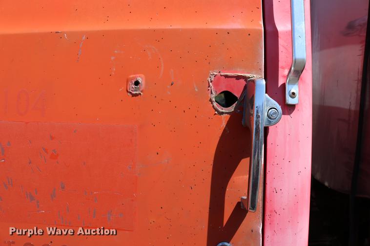 image for item DC7592 1989 Ford LN8000 oil distribution truck