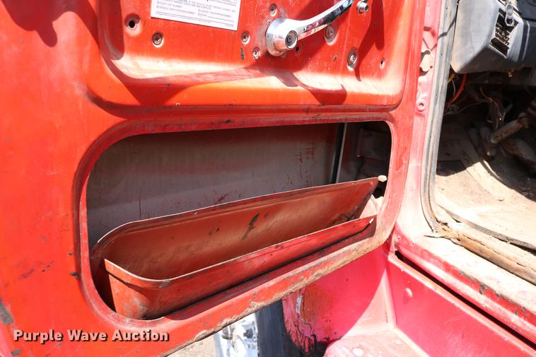 image for item DC7592 1989 Ford LN8000 oil distribution truck