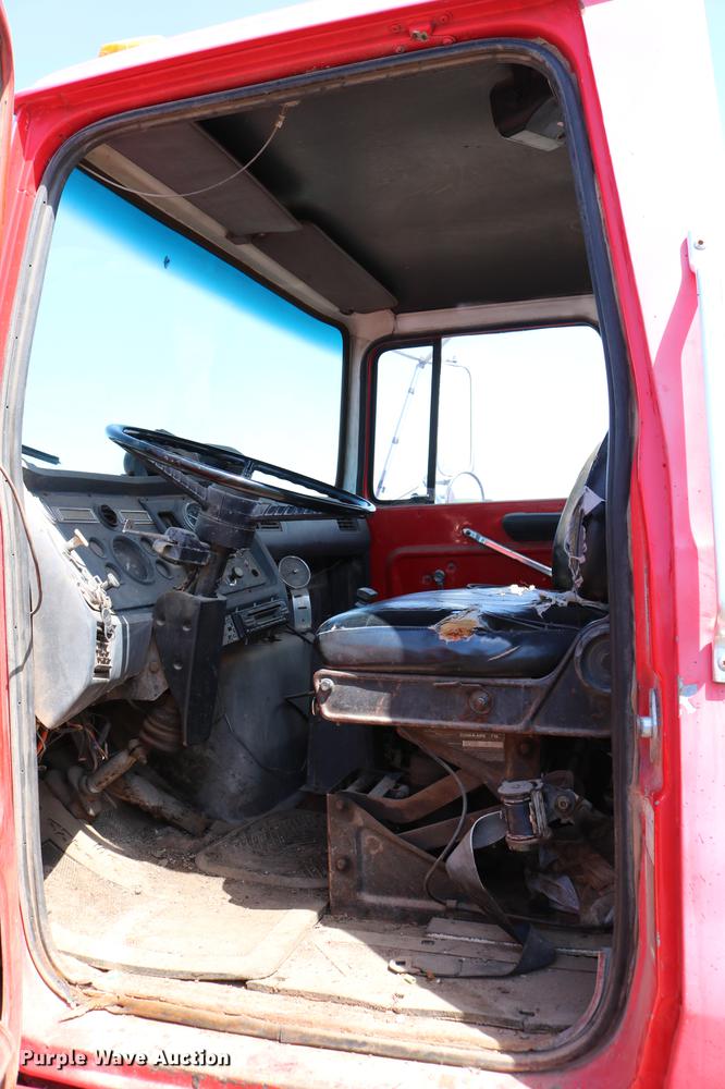 image for item DC7592 1989 Ford LN8000 oil distribution truck