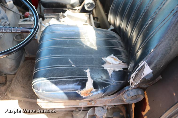 image for item DC7592 1989 Ford LN8000 oil distribution truck