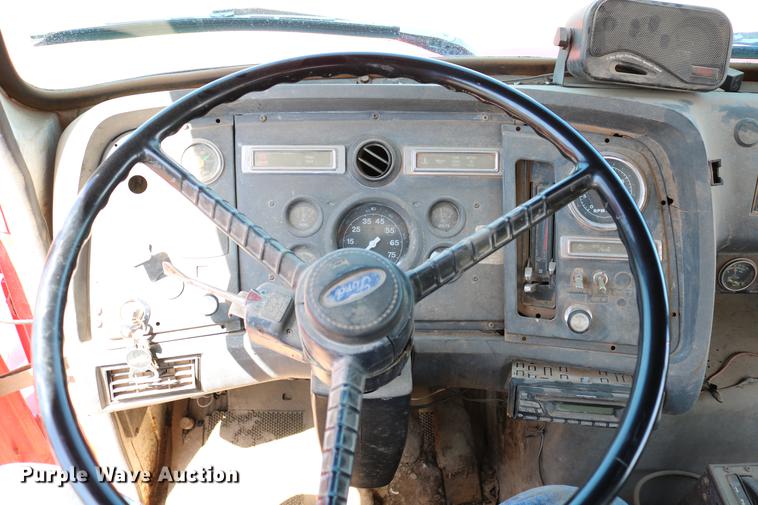 image for item DC7592 1989 Ford LN8000 oil distribution truck