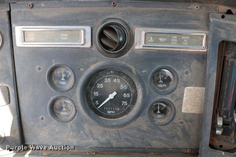 image for item DC7592 1989 Ford LN8000 oil distribution truck