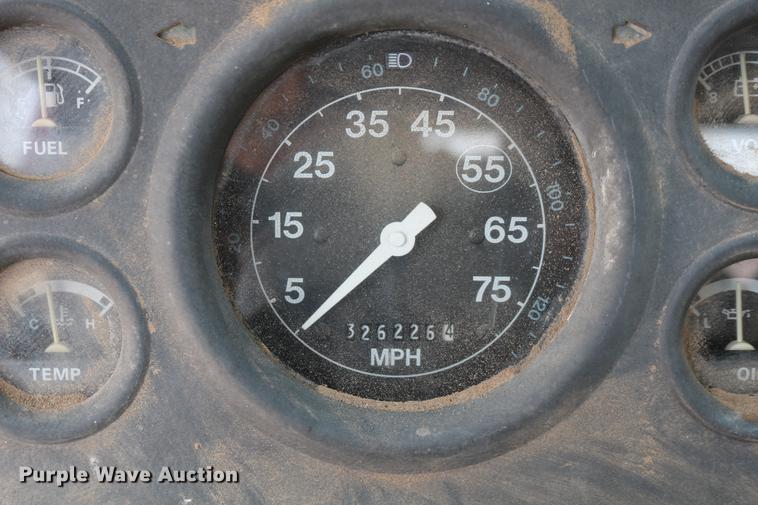 image for item DC7592 1989 Ford LN8000 oil distribution truck