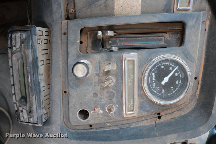 image for item DC7592 1989 Ford LN8000 oil distribution truck