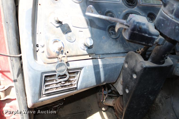 image for item DC7592 1989 Ford LN8000 oil distribution truck