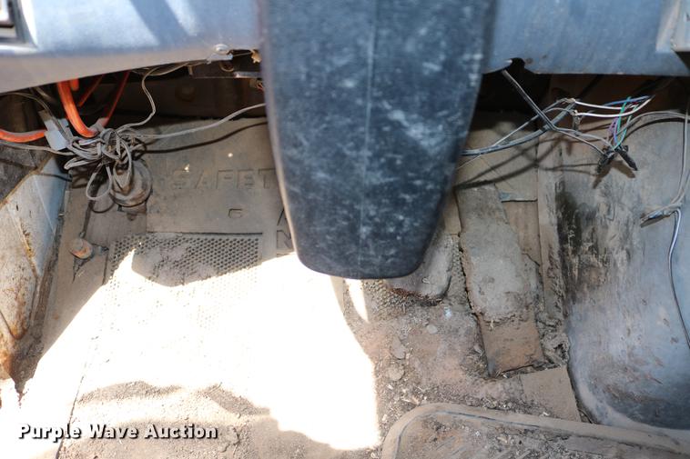 image for item DC7592 1989 Ford LN8000 oil distribution truck