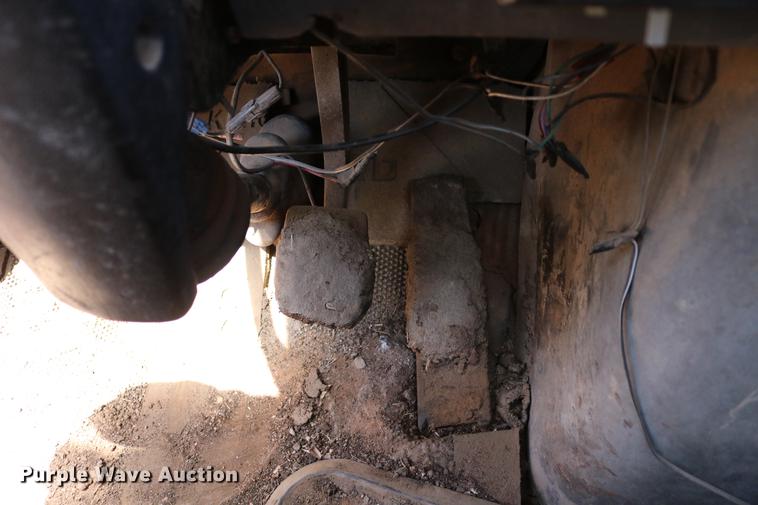 image for item DC7592 1989 Ford LN8000 oil distribution truck